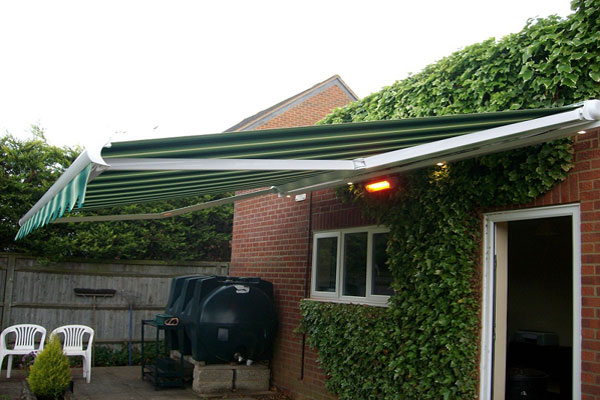 Commercial Awnings, Umbrella Awnings, Vertical Awnings, Window  Awnings, Awnings